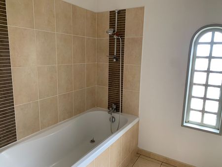 Location Appartement 3 pièces 73m² - Photo 4