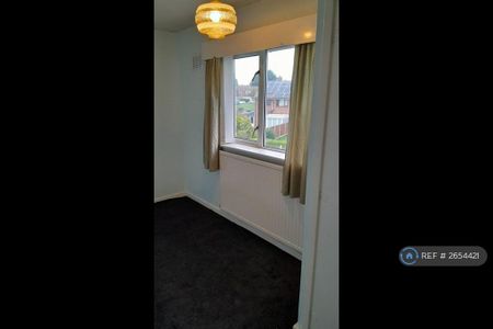 3 bedroom semi-detached house to rent - Photo 4