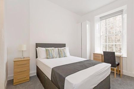 4 bedroom flat to rent - Photo 2