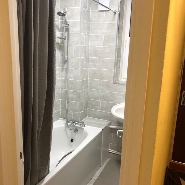 Room in a Shared Flat, Hayter House, W12 - Photo 1