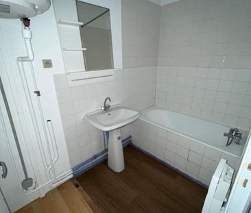 Location Appartement 2 pièces 45m² ST CHAMOND 42400 - Photo 5