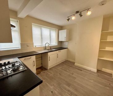 4 bedroom semi-detached house to rent - Photo 2