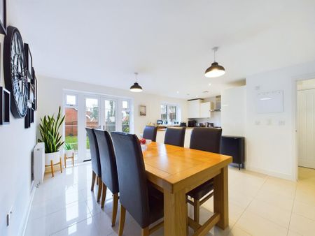 4 bedroom semi-detached house to rent - Photo 3