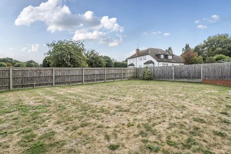 4 bedroom detached house to rent - Photo 2