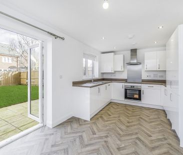 3 bedroom semi-detached house to rent - Photo 3