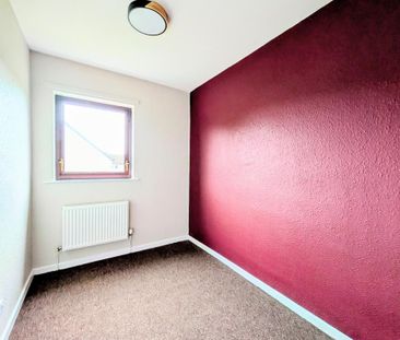 3 bedroom end of terrace house to rent - Photo 2