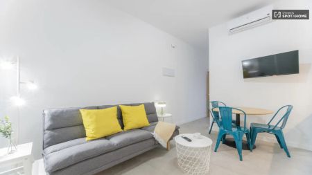 1-bedroom apartment for rent in Benicalap, Valencia - Photo 4