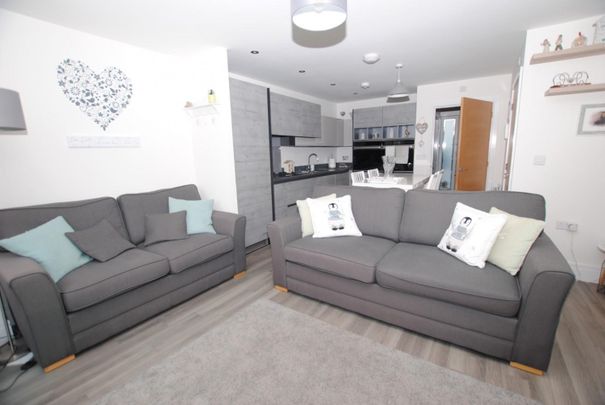 2 bedroom House To Let - Photo 1