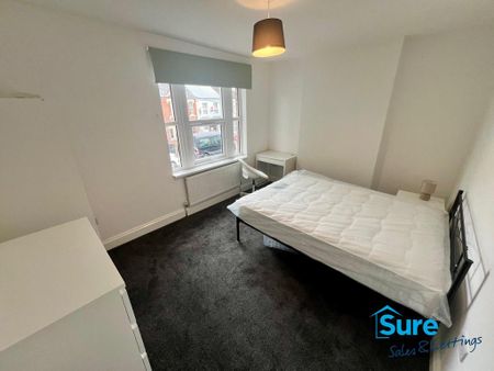 4 bedroom semi-detached house to rent - Photo 2