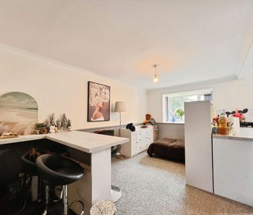 Conway Gardens, Grays, RM17 - Photo 1