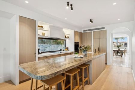 Luxury Near-New Family Masterpiece with Iconic City & Harbour Views - Photo 4