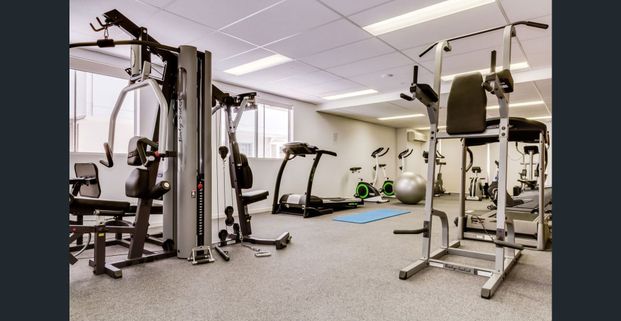 Enjoy the South Bank Lifestyle with your own 25m LAP POOL! - Photo 1