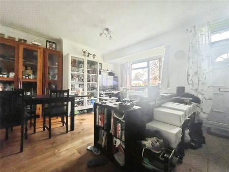 Chertsey Road, Twickenham, TW1 1EW - Photo 2