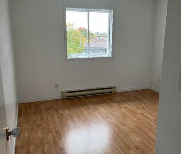 Appartement 4 1/2 libre à Beauport, propre, peinturé, ***Mois gratu... - Photo 4
