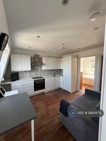 2 bedroom flat to rent - Photo 2