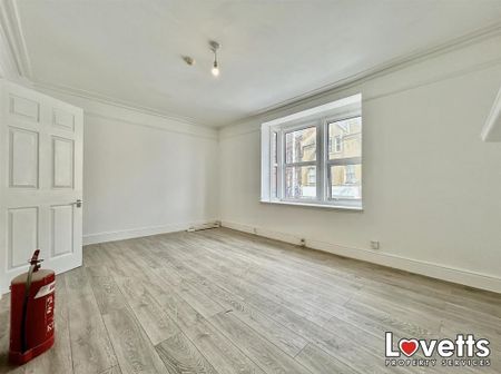 2 bedroom flat to rent - Photo 2