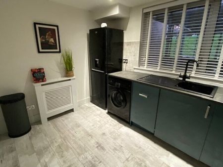 Park Avenue, Milngavie - Photo 2