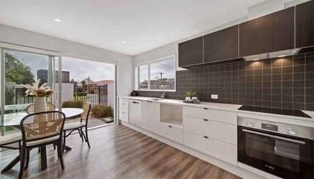 Stylish living close to the city! - Photo 4