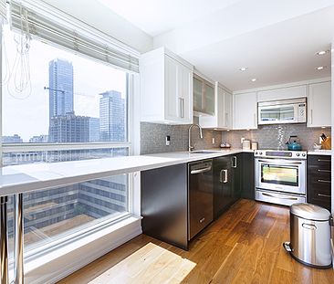 Beautiful Corner Suite for Rent in the Heart of Yorkville! - Photo 4