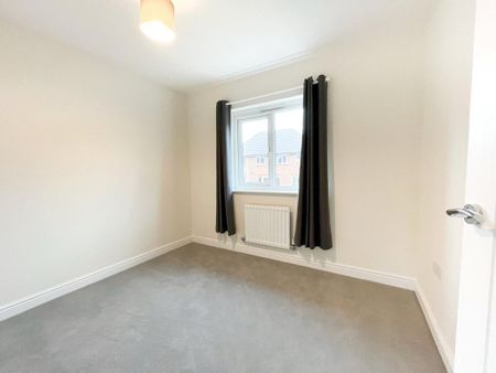 4 bedroom detached house to rent - Photo 2