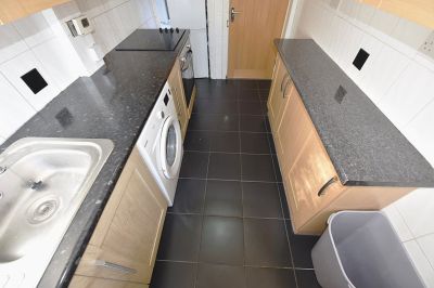 3 bedroom House in Burley Road, Leeds - Photo 4