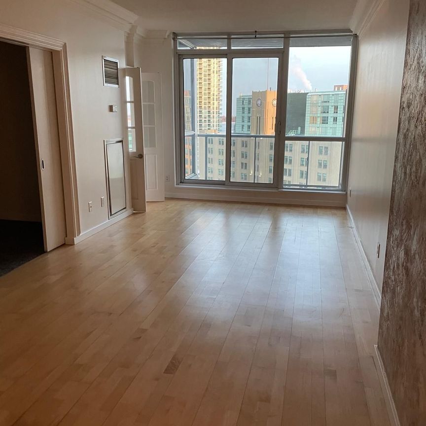 For Lease - 218 Queens Quay N/A Unit# 1204, Toronto, Ontario - Photo 1