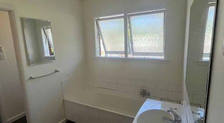 6-Bedroom Home with Swimming Pool for Rent - Photo 4