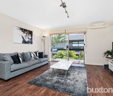 LIFESTYLE LOCATION! - Photo 1