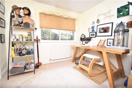 2 bedroom end of terrace house to rent - Photo 2