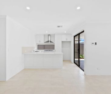 16 Cloudburst Avenue, Baldivis. - Photo 4