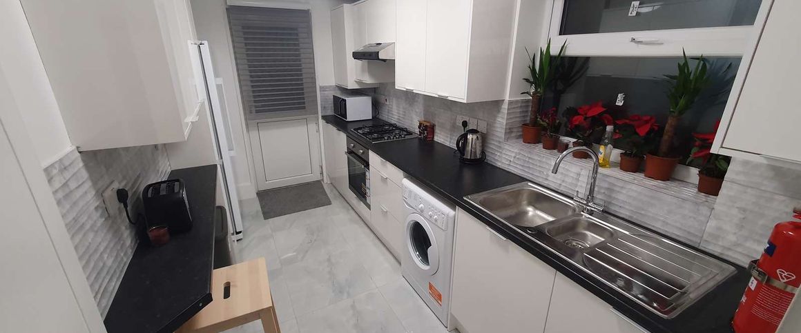 Wood End Way Room 1 - Photo 1