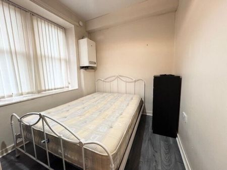 578 Dumbarton Road, PARTICK - Photo 2