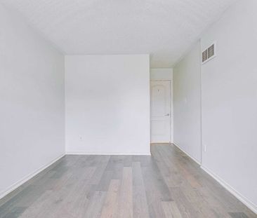 For Lease - 2278 Stone Glen Crescent, Oakville, Ontario - Photo 3