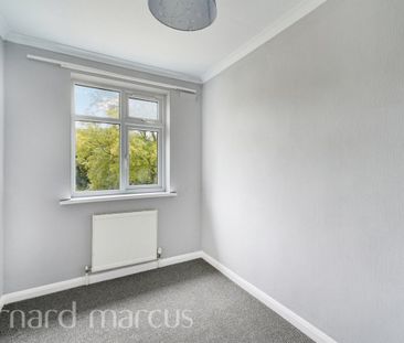 Saxon Avenue - Photo 4