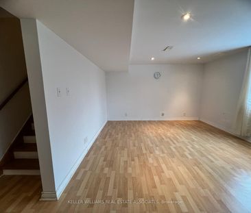 Townhouse For Lease | N8138144 - Photo 2