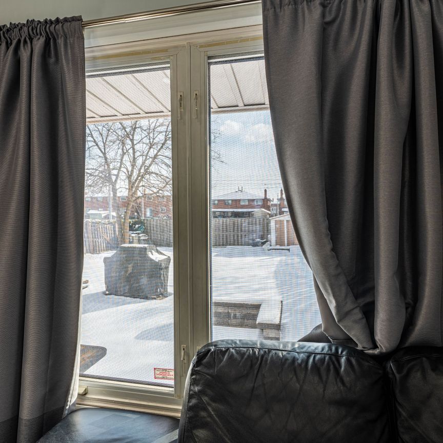 For Lease - 25 Hun Crescent, Toronto, Ontario - Photo 1