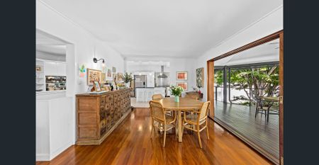 Private Riverside 4 Bedroom Home with Stunning Indoor-Outdoor Living - Photo 5