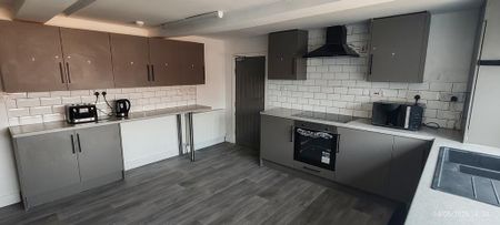 7 bedroom house of multiple occupation to rent - Photo 3