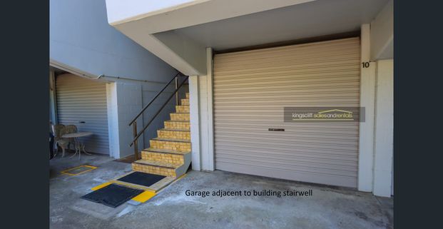 2br well presented top floor north facing unit - Photo 1