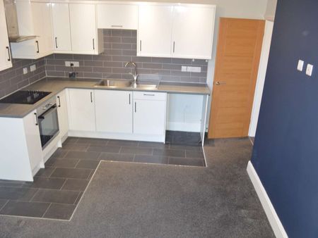 2 Bed Ground Floor Flat with Off Road Parking and Garden - Photo 4