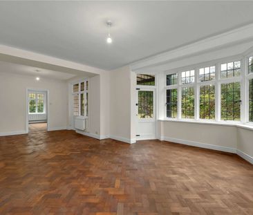 A spacious six bedroom family home situated on the sought after Cro... - Photo 2