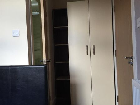 8 bedroom terraced house to rent - Photo 5