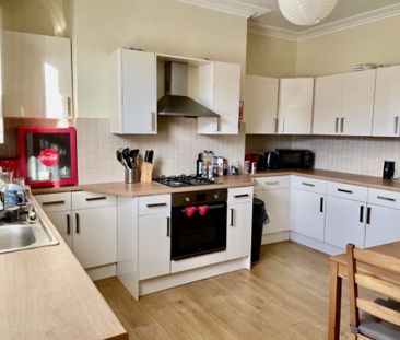 5 Bed - 2 Thomas Street, Woodhouse, - LS6 2JS - Student - Photo 1