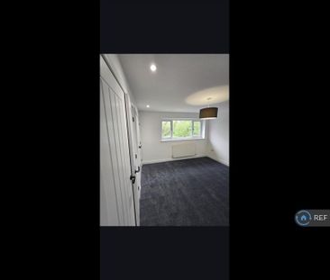 2 bedroom semi-detached house to rent - Photo 5