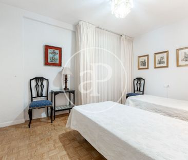 Spacious Apartment on Avenida de América - Photo 5