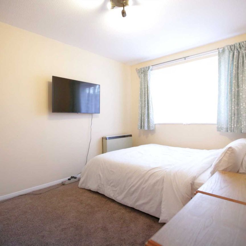 Guide Price £1,850 pcm - Available Now - Unfurnished - Photo 1