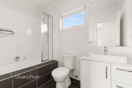 2 / 3 Malacca St, McKinnon - Photo 3