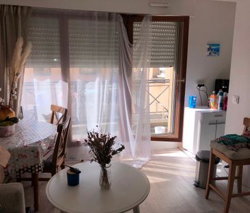 A LOUER HYPERCENTRE SAINT MACLOU-SAINT MARC, F2 AVEC PARKING ! - Photo 1