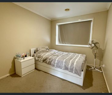 Sought after location, you don't want to miss this! - Photo 3