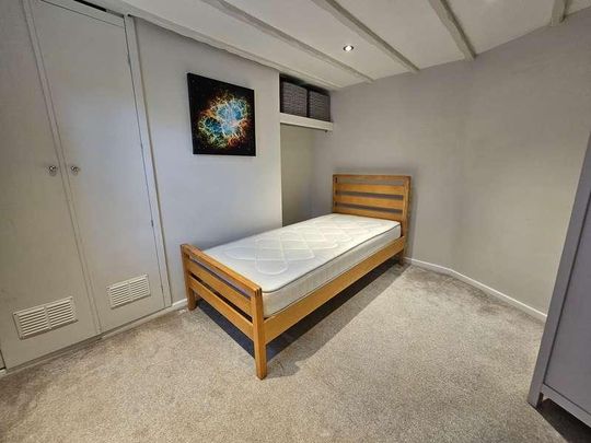 Castle Hill, Kenilworth, CV8 - Photo 1